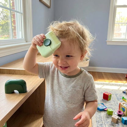 Child-friendly and gentle hair cutting comb